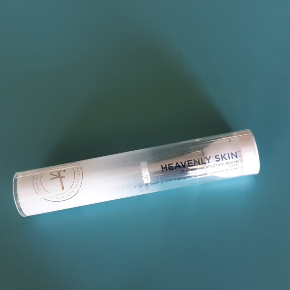 It Cosmetics Heavenly Skin Perfecting Brush